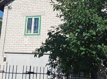 Продаж триповерхової дачі в СТ "Октябрський" із вбудованим гаражем, Дачі